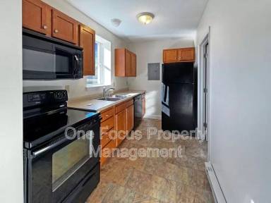 Main picture of 249 1/2 Main St