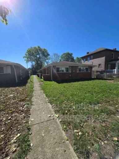 Main picture of 1911 Denune Ave