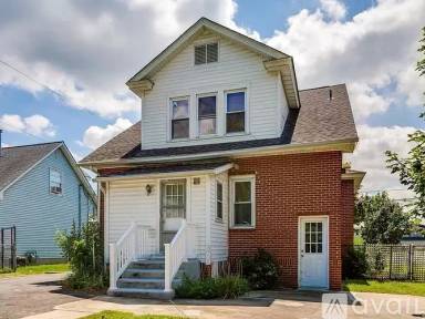 Main picture of 17 College Ave