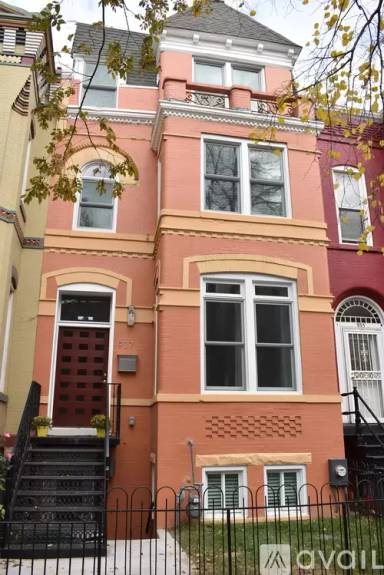 Main picture of 939 R St NW