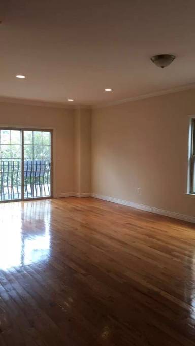 Main picture of 97 Tichenor St