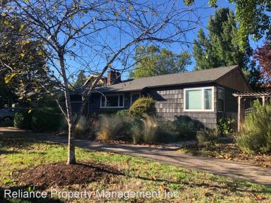 Main picture of 4641 NE Shaver St
