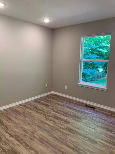 Main picture of 1627 N Main Ave