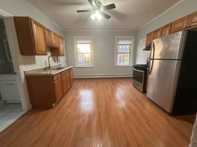 Main picture of 30 Hawthorne St