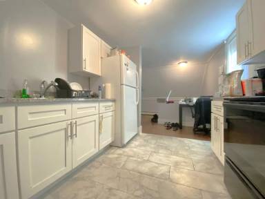 Main picture of 36 Harbor St