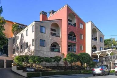 Main picture of 2 Elm St