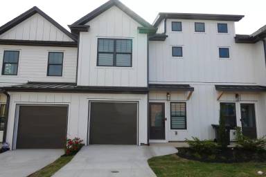 Main picture of 134 Park Ave