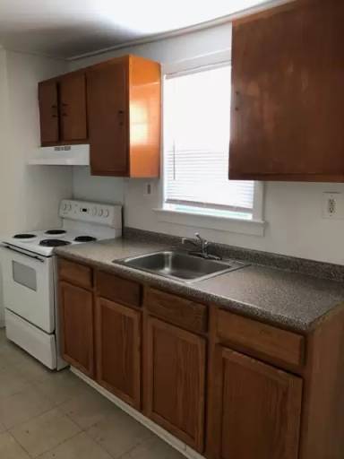 Main picture of 128 Lower Oak St