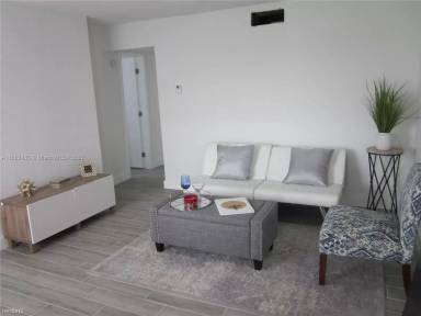 Main picture of 810 Salzedo St