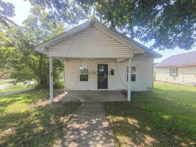 Main picture of 900 W Park St