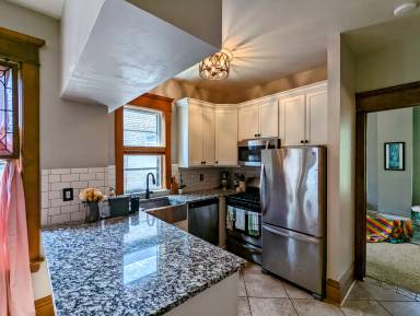 Main picture of 625 Grand Ave