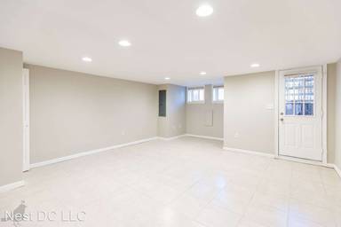 Main picture of 122 Thomas St NW