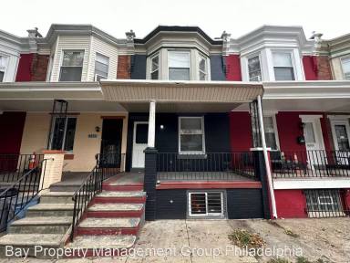 Main picture of 6414 N Woodstock St
