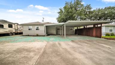 Main picture of 605 West Ave