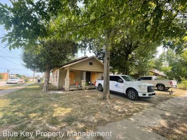 Main picture of 2045 N Maplewood Ave