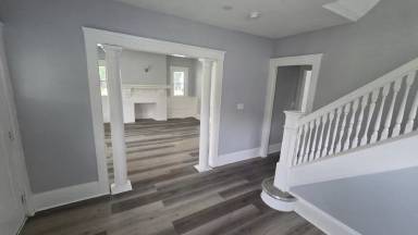 Main picture of 1477 E 106th St
