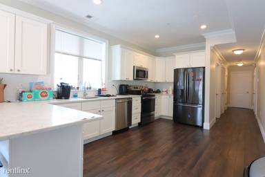 Main picture of 140 Minden St