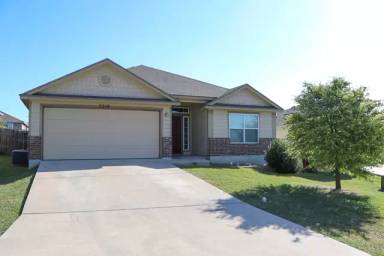 Main picture of 2216 Stoneham