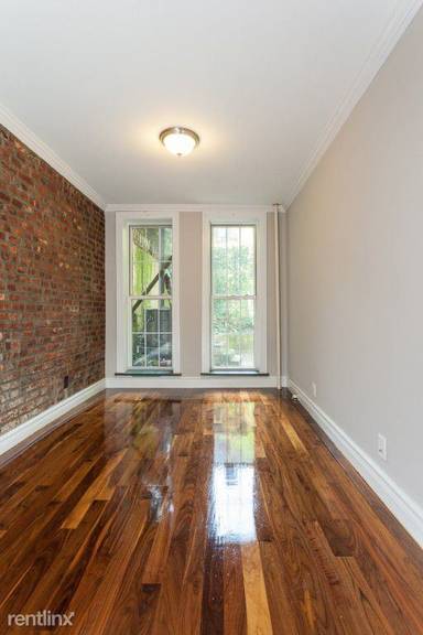Main picture of 350 W 21st St