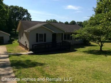 Main picture of 251 Oak St