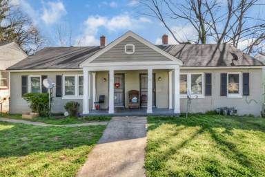 Main picture of 174 1st St SW