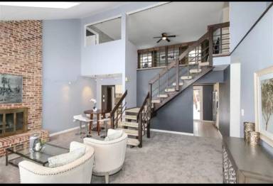 Main picture of 66 W Brentwood Dr