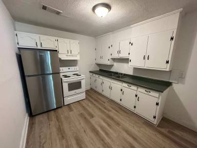 Main picture of 700 Sycamore St