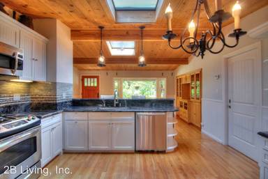 Main picture of 570 Quartz St