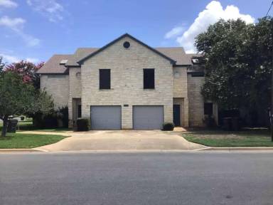 Main picture of 2913 Whisper Oaks Ln