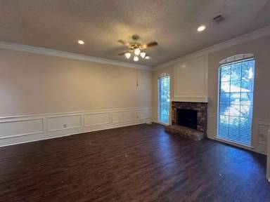 Main picture of 3313 Hilltop Ln