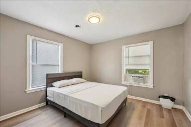 Main picture of 1010 West Dr