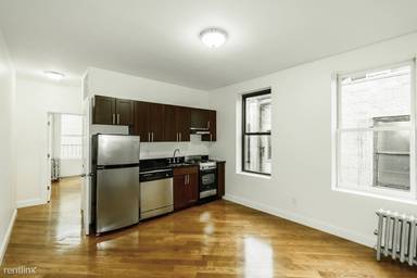 Main picture of 207 W 11th St