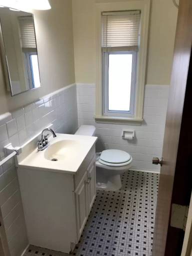 Main picture of 15846 Warwick Ave