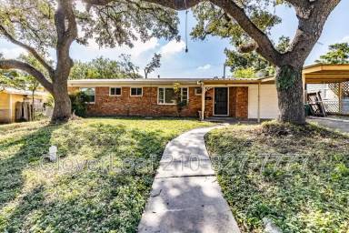 Main picture of 206 Williamsburg Pl