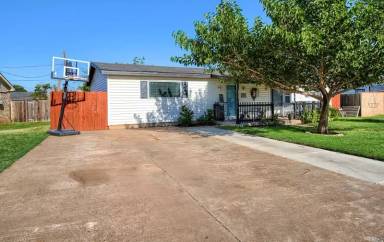 Main picture of 603 Raymond Rd