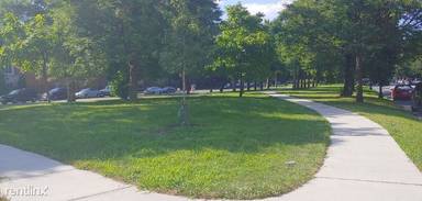 Main picture of 4625 S Drexel Blvd