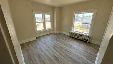 Main picture of 102 Taylor St