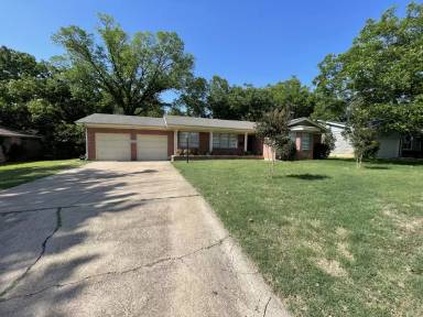Main picture of 1605 White Way Dr