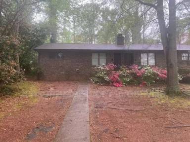 Main picture of 100 Pinebrook Rd