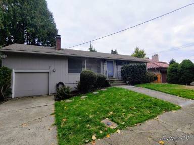 Main picture of 16532 Beach Dr NE