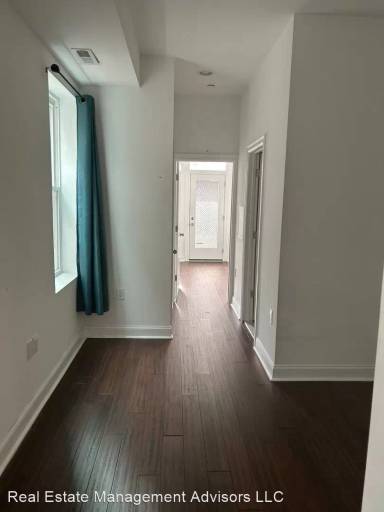 Main picture of 1824 W Girard Ave