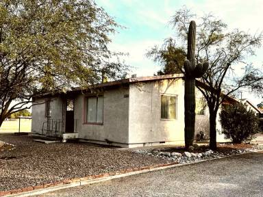 Main picture of 5828 E Linden St