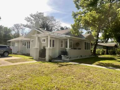 Main picture of 606 2nd St SE