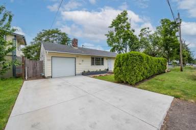 Main picture of 8027 SE 62nd Ave