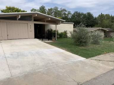 Main picture of 615 Oblate Dr