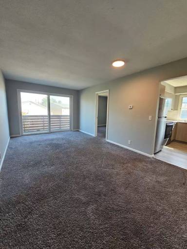 Main picture of 2751 W 72nd St