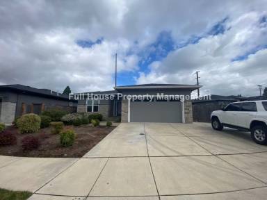 Main picture of 25 W Dean Ave