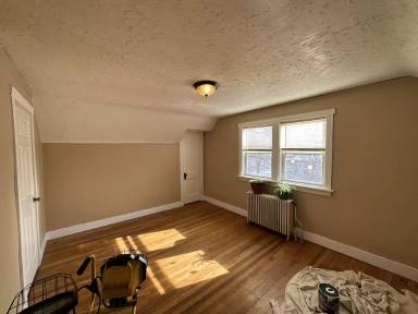 Main picture of 443 Banfil St