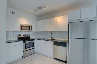 Main picture of 2140 NE 56th St
