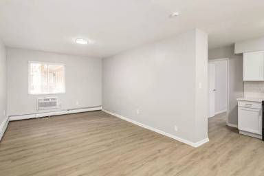 Main picture of 593 Riverview Dr